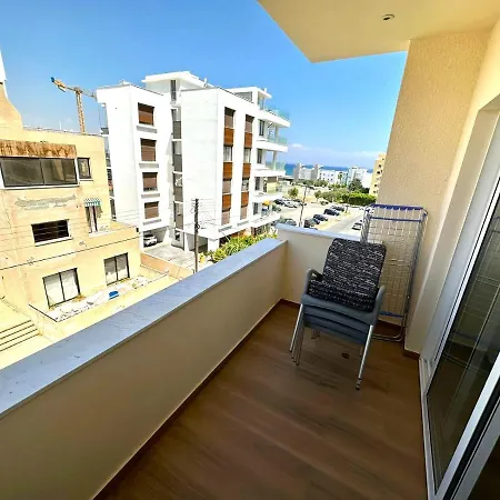 Sea View - 2 Min Walk To The & 200 Mbit Highspeed Internet Larnaka