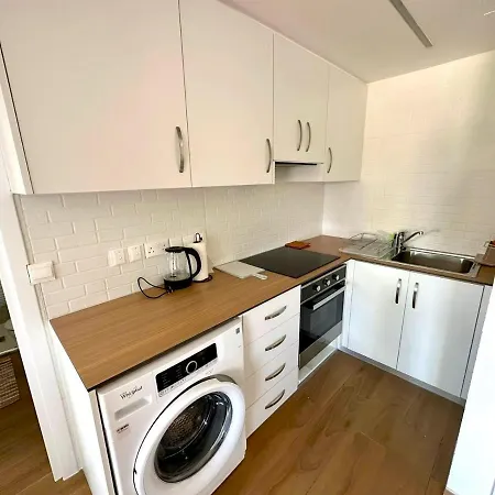 Apartment Sea View - 2 Min Walk To The & 200 Mbit Highspeed Internet Larnaka