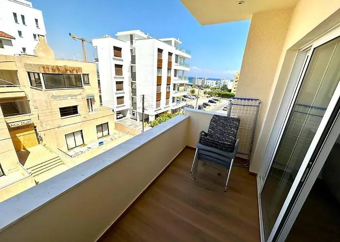 Sea View - 2 Min Walk To The & 200 Mbit Highspeed Internet Larnaca