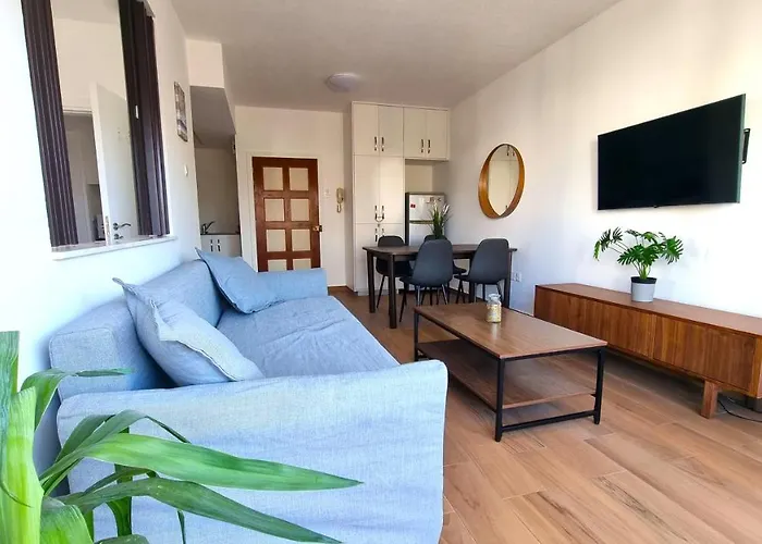 Sea View - 2 Min Walk To The & 200 Mbit Highspeed Internet