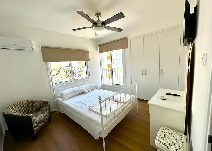 Апартаменты Sea View - 2 Min Walk To The & 200 Mbit Highspeed Internet