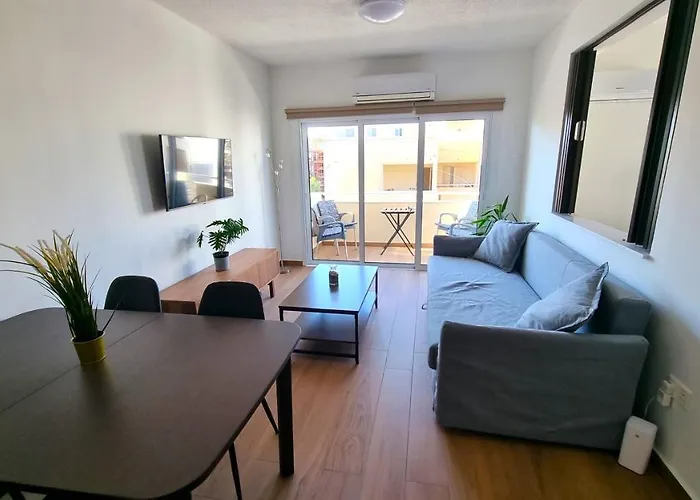 Sea View - 2 Min Walk To The & 200 Mbit Highspeed Internet Ларнака